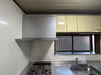 ～リモコン対応のレンジフード・浅型シンク～