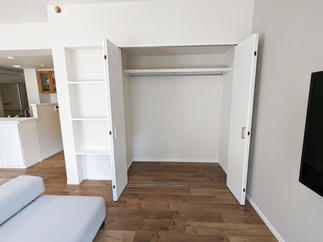 クローゼットと飾り棚