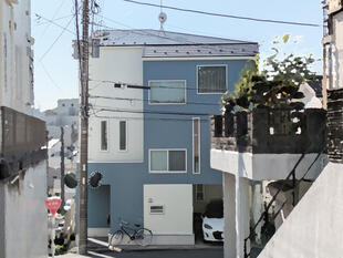 色の調和と細部の塗り分け。屋根＆外壁塗装【エスケー化研】