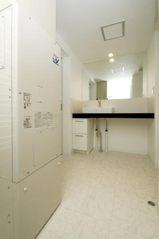  白を基調とした洗面化粧台