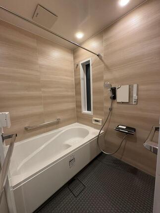 LIXILリデア × 取替窓リプラスで実現する、あたたかい浴室空間