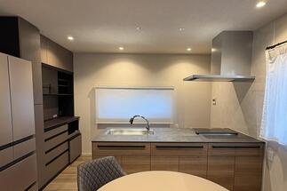 憧れのセラミックトップを叶えた、LIXILリシェルの対面キッチン