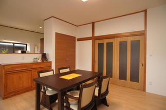 新しい空間に馴染む長押