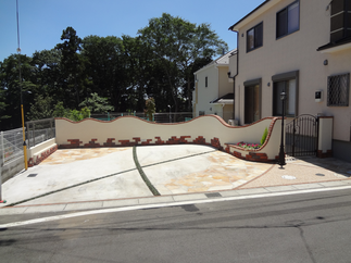 アールを描いた壁がオシャレで優しい印象に