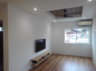 カルフォルニア風のモダンなリビングに