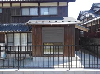 和風の住宅にも違和感なく溶け込む物干しスペースへ