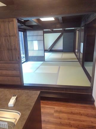 既設梁や建具を利用しつつ、雰囲気を保つ