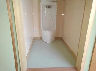 和室の一部を小便器スペースに