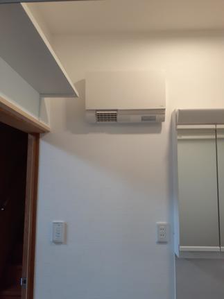 脱衣洗面室　暖房機