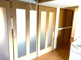洗面・洗濯スペースの建具