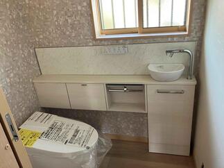 トイレ／手洗器付きキャビネット