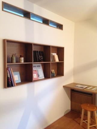 壁厚を利用した本棚