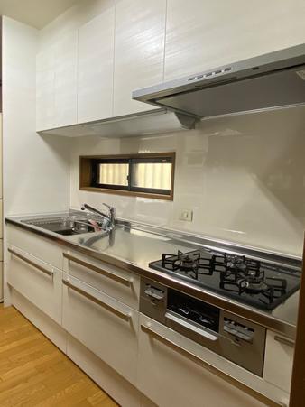 宮嶋さま邸キッチン (1).jpg