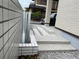 施工後（門塀の裏側・ステップ）