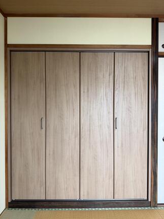 ラシッサS クローゼット折戸　クリエチェリー