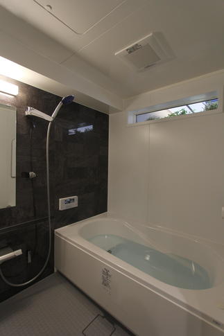 マンションでも開放的で「自然」を感じられるバスタイムを