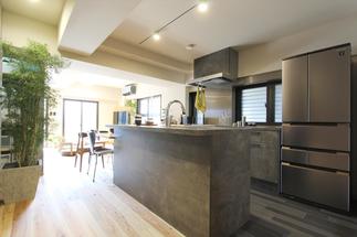 ★スタイリッシュで落ち着いた雰囲気のキッチンスペース