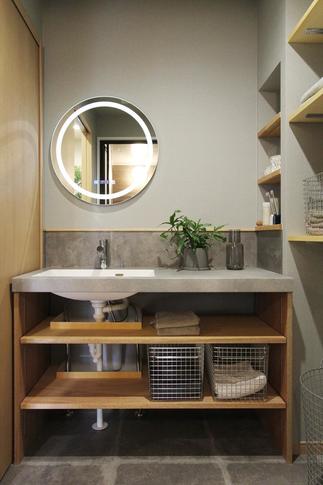 ★落ち着いたカラーのなかに、こだわりをプラスしたサニタリー