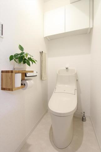 ★造作のペーパーホルダーをデザインしたトイレ空間