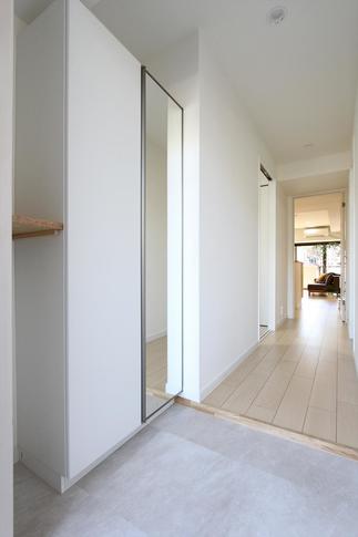 ★収納量、開放感、明るさを意識したエントランス