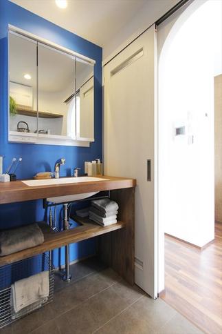 ★回遊動線で渋滞を回避する洗面エリア