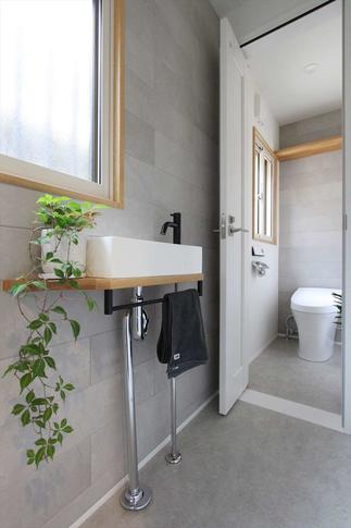 ★調質作用と消臭効果のあるエコカラットで、快適なサニタリールーム