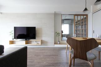 ★グレーカラーで落ち着きのあるリビングタイムを