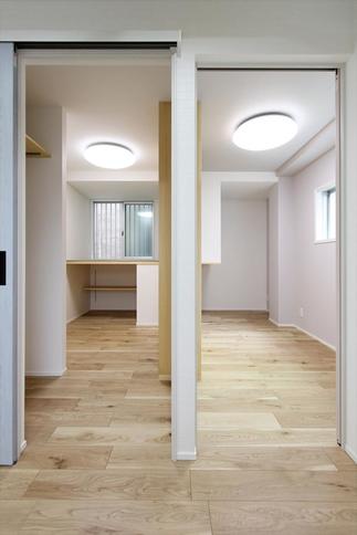 限られた空間をシェアしながら2つの子ども部屋を確保