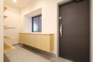 3倍以上に拡張して大容量収納を備えた玄関土間スペース