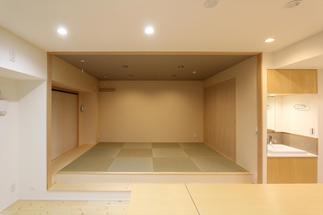 ダイニングと同じ目線の高さでコミュニケーションをはかれる上がり和室