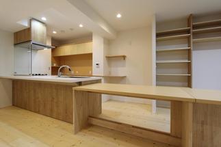 生徒さんと会話も料理も楽しめる対面式キッチン