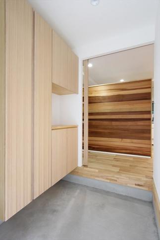 明るく開放的なエントランス