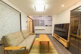 大きな窓のあるリビングダイニング