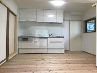 杉の床板で素足が心地よいLDK