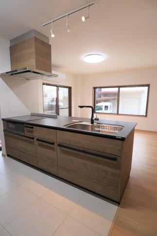 壁付キッチンを対面キッチンに変更