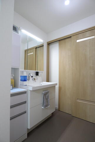 洗面化粧台：ピアラ