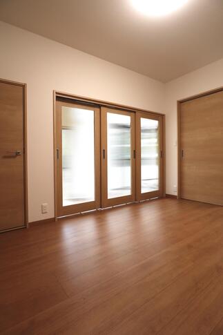 光あふれる明るいリビング