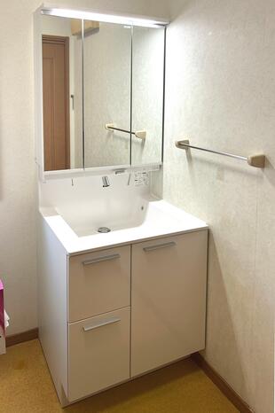 水ハネしにくく、お手入れ簡単な洗面化粧台へ｜和歌山市