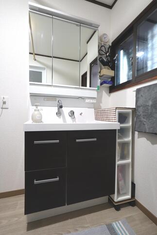 スマートでたっぷり収納できる洗面台