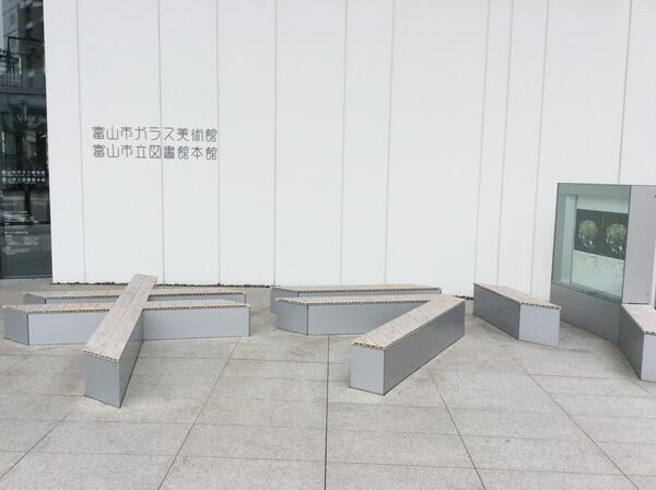 富山市ｶﾞﾗｽ美術館看板.jpg