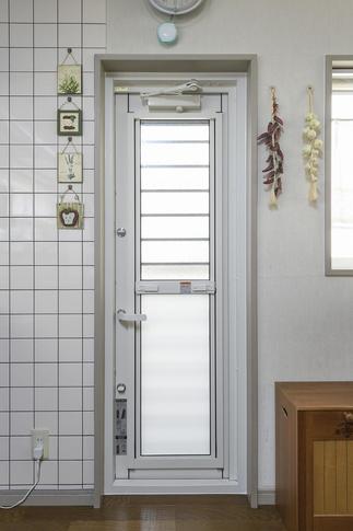 採風タイプの勝手口ドア