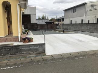 駐車スペース奥には菜園スペース。