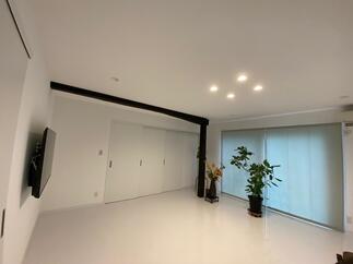 新旧が融合した広々リビング