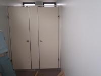 ２０　内装　トイレブース取り付け.JPG