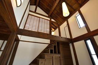 玄関土間の吹き抜け