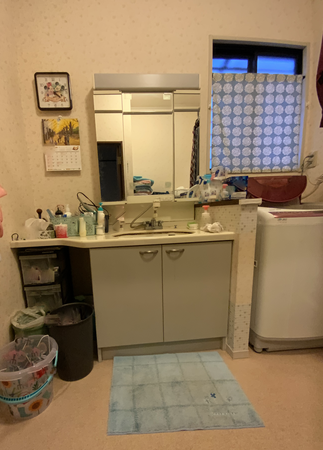 洗面化粧室　before