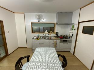 古くなったキッチンを、空間も新たにリフォーム。窓リノベ補助金を活用した断熱リフォームでおうち時間を快適に！