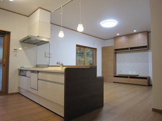 明るい洋風の生活スペース。