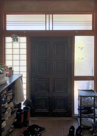 玄関ホールBefore