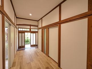 補強しながら新しい玄関へ